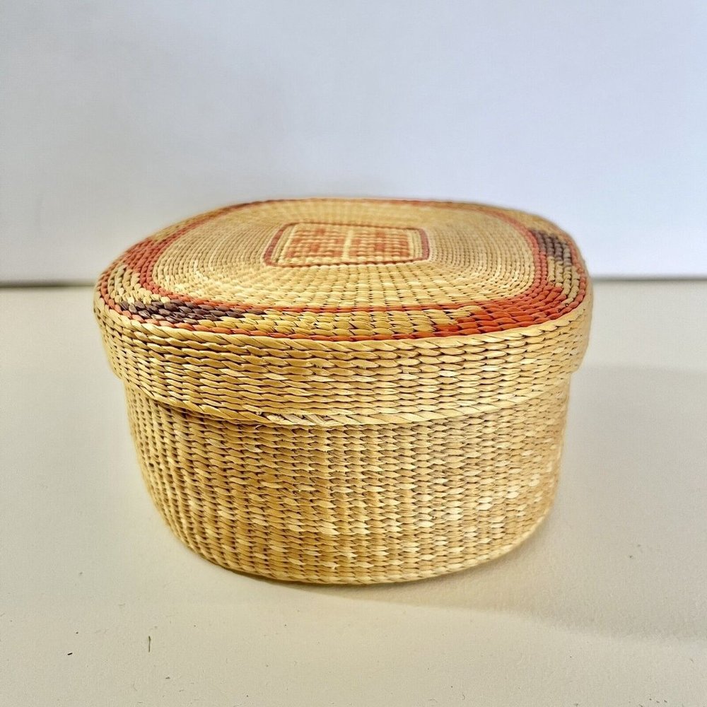VINTAGE Woven Sweet Grass Square Basket With Lid 4.5” X 4.5 X 2.5 - Picture 2 of 7